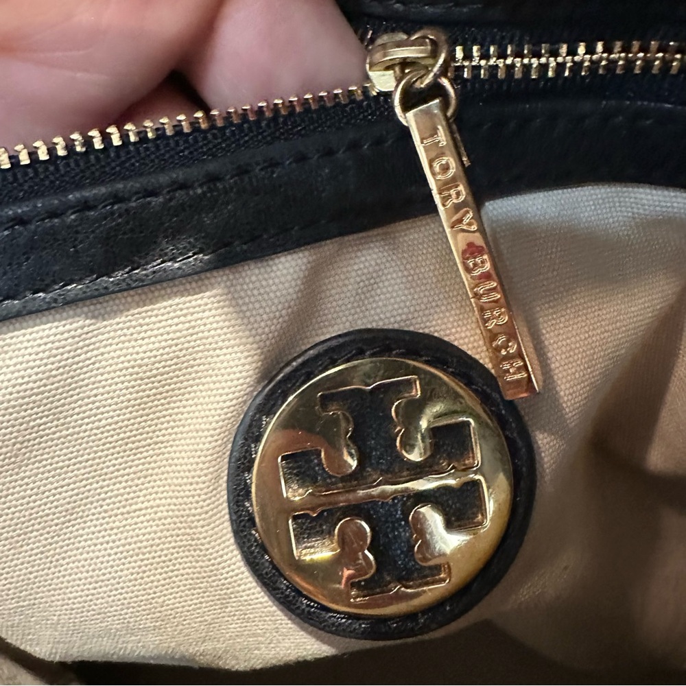 ❌SOLD❌TORY BURCH VINTAGE SLING HOBO BAG - Picture 7 of 15